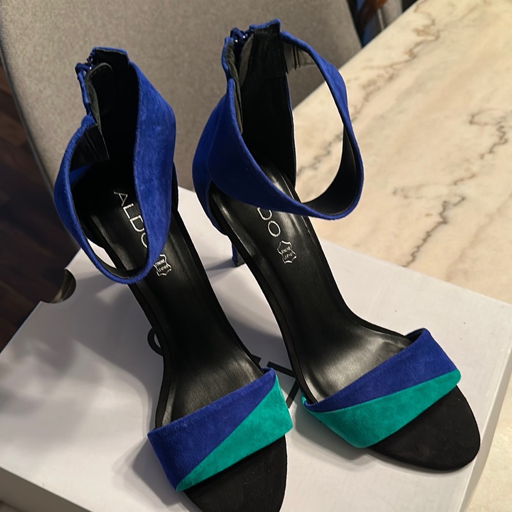 LAST CHANCE Aldo Women's Blue and Green Heels never worn. Ankle strap